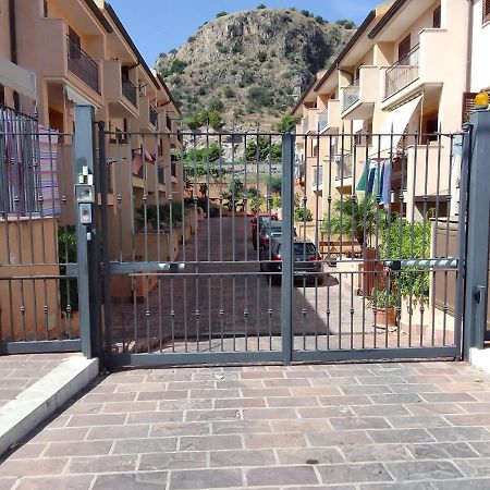 Stenopus Greco Casa per AFFITTI TURISTICI Santa Flavia Exterior foto